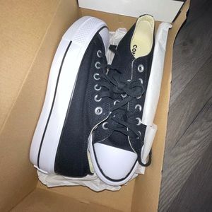 Converse Women’s Lift Canvas Low Top Sneaker